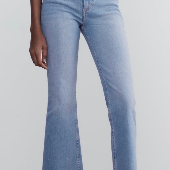 NWT Zara Cropped Flare Jeans | Light Wash | Size US 8 - Picture 2 of 7